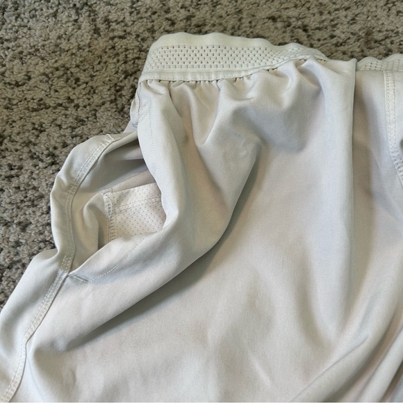Fabletics White Bermuda Athletic Shorts with Pockets Size Small - Picture 4 of 7
